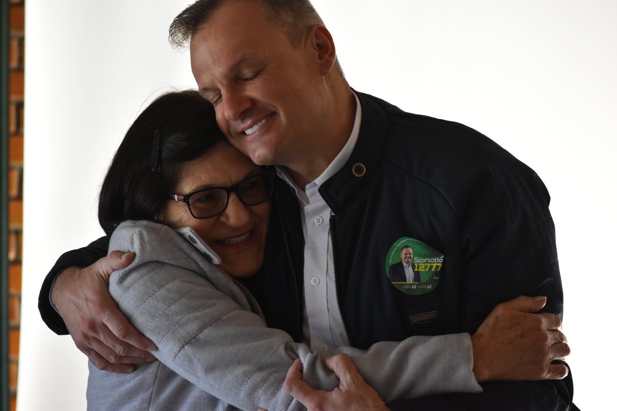 JoseScorsatto's tweet photo. O carinho dos meus: o maior dos incentivos💚
Neste domingo, quando reunimos nossos companheiros e companheiras na minha terra natal, Arvorezinha, eu não tinha ideia de que o encontro teria tantos depoimentos. 

Haja coração, viu. 🥹🙏🏼 https://t.co/bWh9fo6UFp