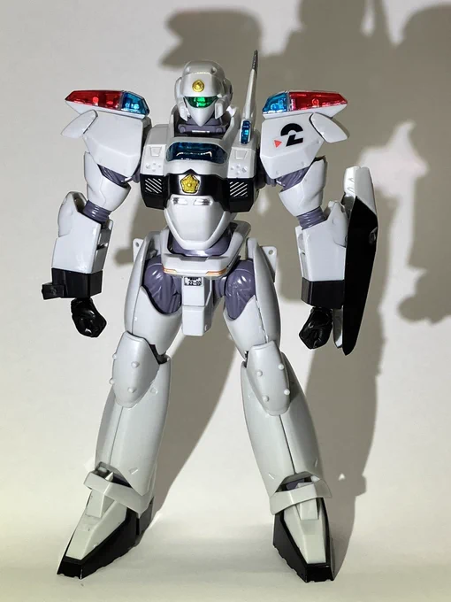 #多分私しかやってない 
内側のパトライトが設定通り青いMODEROIDヴァリアント 