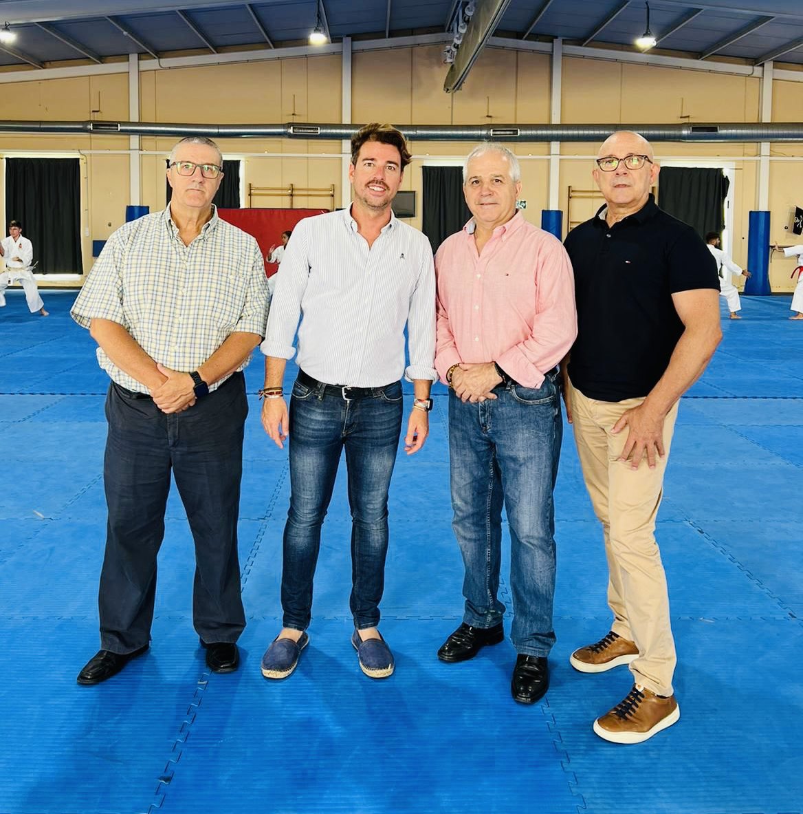 RFEKarate's tweet image. @amarqueomor firma un convenio con la @regiondemurcia y con su Director General de Deportes, Francisco Javier Sánchez López.

1️⃣0️⃣ deportistas internos y un fantástico técnico como @Matias_Gomezz darán lo mejor en estas impresionantes instalaciones del CAR de Murcia.