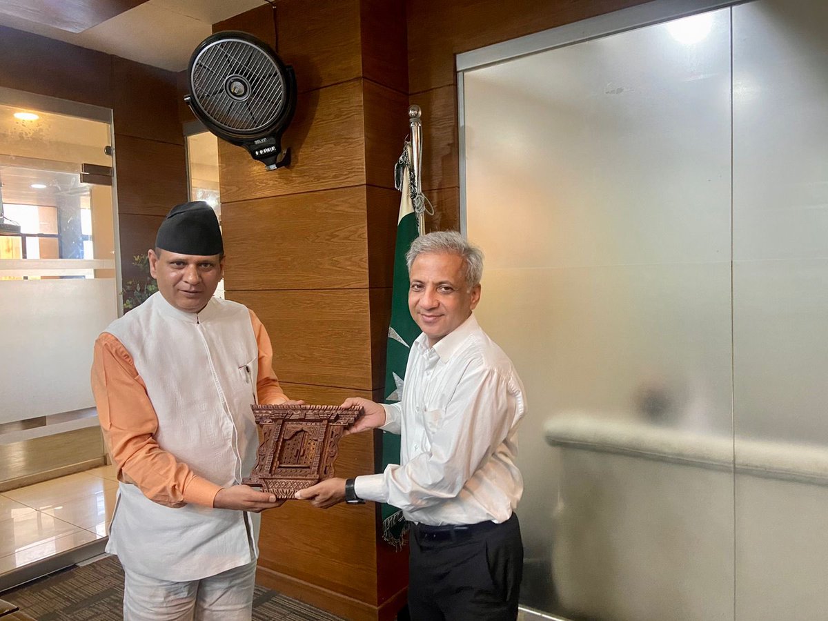 DRA_Pakistan's tweet photo. Today, a four-member delegation of the Department of Drug Administration Nepal, under the leadership of Director General Mr. Bharat Bhattarai, called upon CEO DRAP Mr Asim Rauf. Both sides agreed to establish future regulatory cooperation and promote bilateral trade in medicines. https://t.co/w0vIXuhBXf