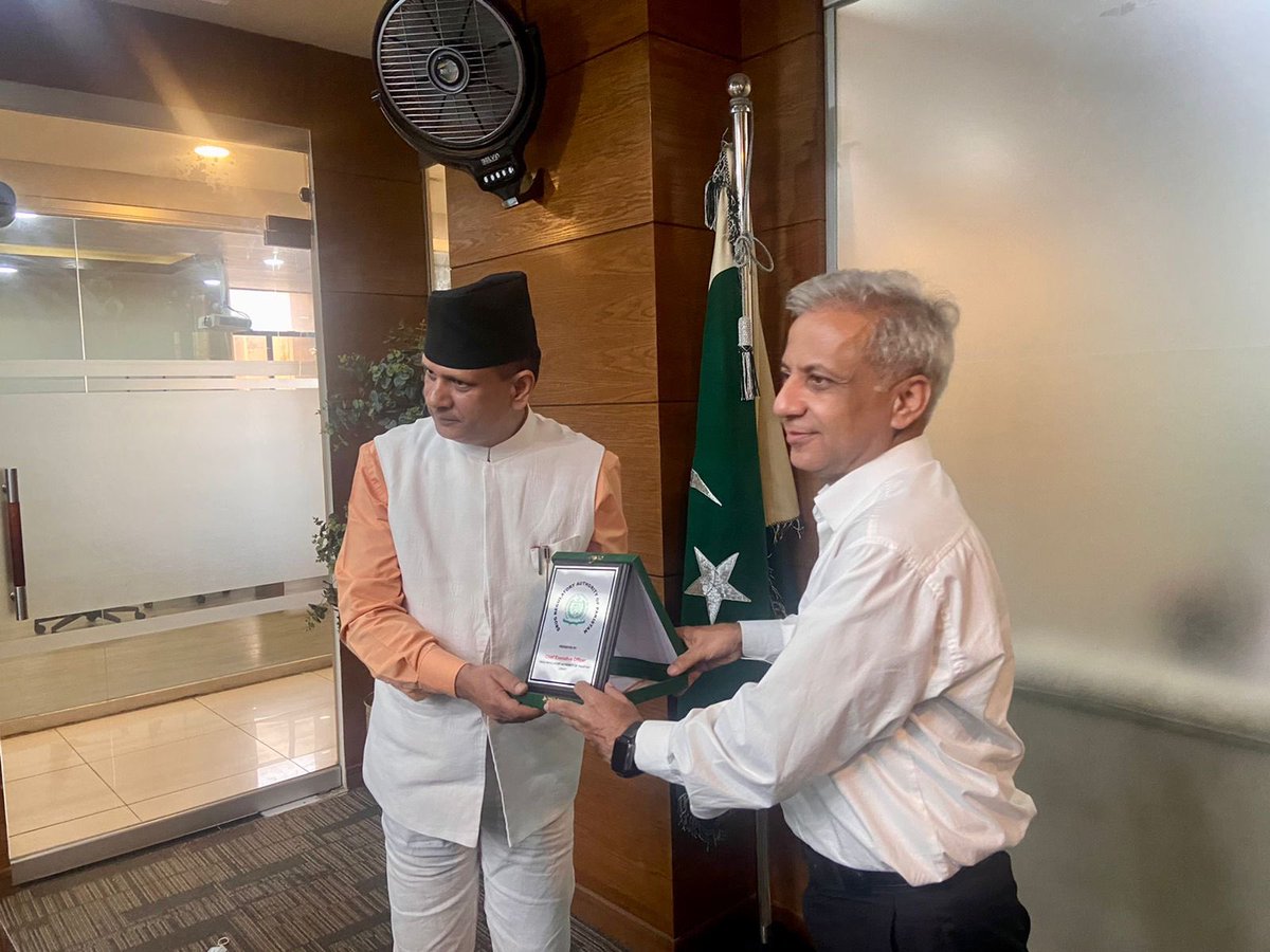 DRA_Pakistan's tweet photo. Today, a four-member delegation of the Department of Drug Administration Nepal, under the leadership of Director General Mr. Bharat Bhattarai, called upon CEO DRAP Mr Asim Rauf. Both sides agreed to establish future regulatory cooperation and promote bilateral trade in medicines. https://t.co/w0vIXuhBXf