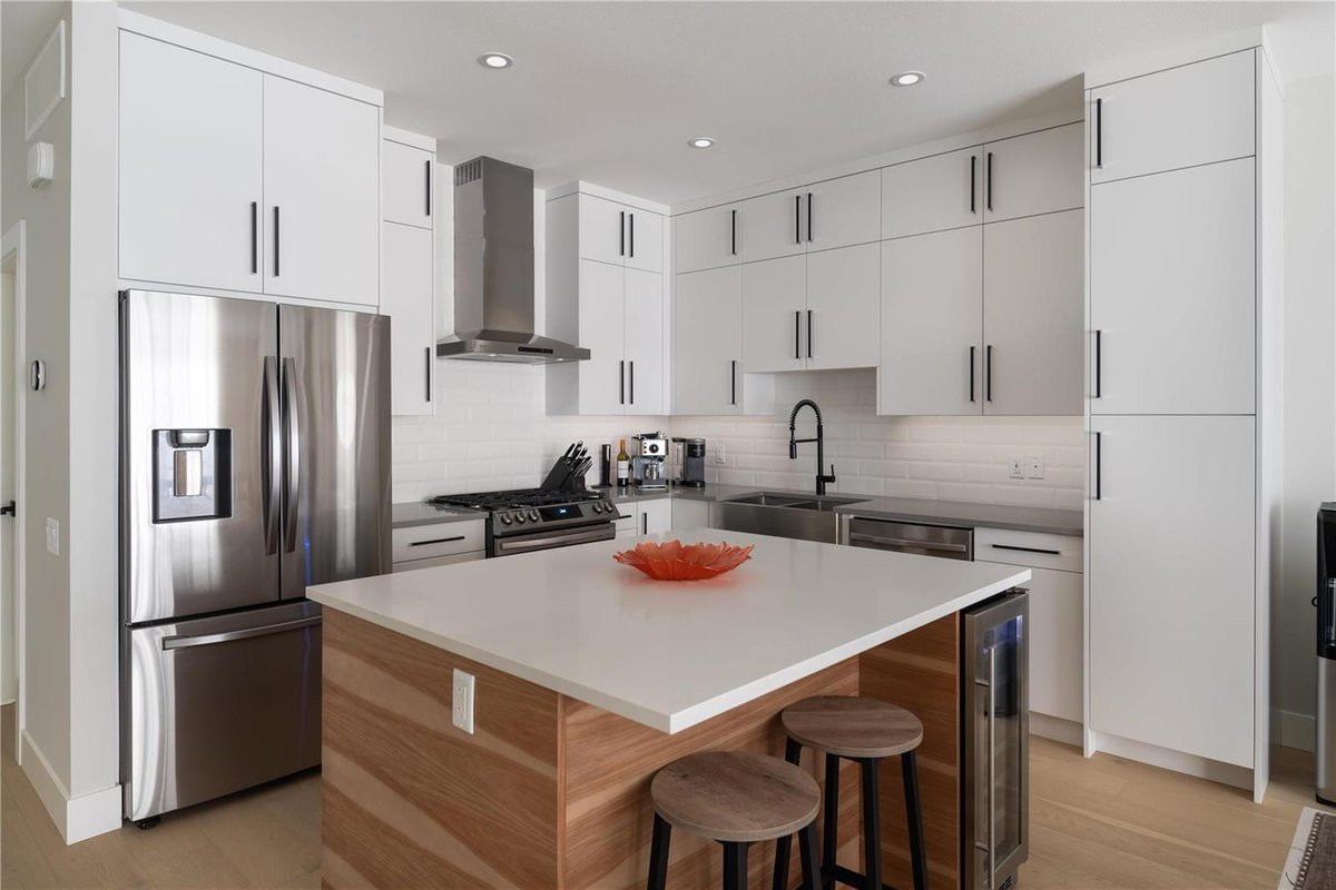 LakeStoneLiving's tweet photo. This luxury home features a bright, elegant upper-level floor plan with floor-to-ceiling sliding doors that step out onto a spacious balcony.

📷: 9-10100 Tyndall Road | $1,049,000
3D Tour: https://t.co/Y9WUmGLZN3
More Info: https://t.co/kmJ30nug4f https://t.co/mbUHkpRpjz