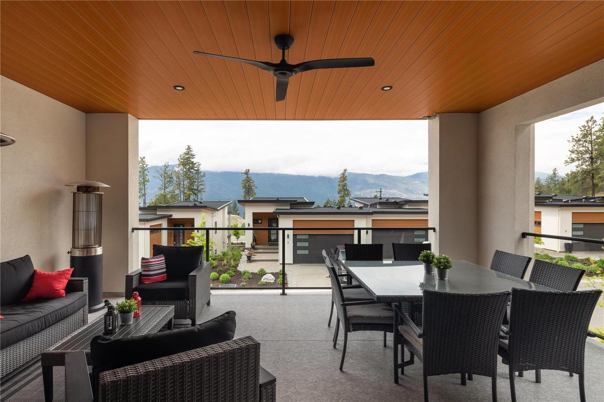 This luxury home features a bright, elegant upper-level floor plan with floor-to-ceiling sliding doors that step out onto a spacious balcony.

📷: 9-10100 Tyndall Road | $1,049,000
3D Tour: ow.ly/GEcA50JYt4E
More Info: ow.ly/kIGF50JYt4G