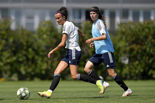 frances14372469's tweet photo. Non ci voleva proprio💔😩 buona guarigione ragazze🍀
#JuventusWomen🤍🖤#Bonansea #BB11 #Pedersen #SJP2 https://t.co/Oro8fqE58q