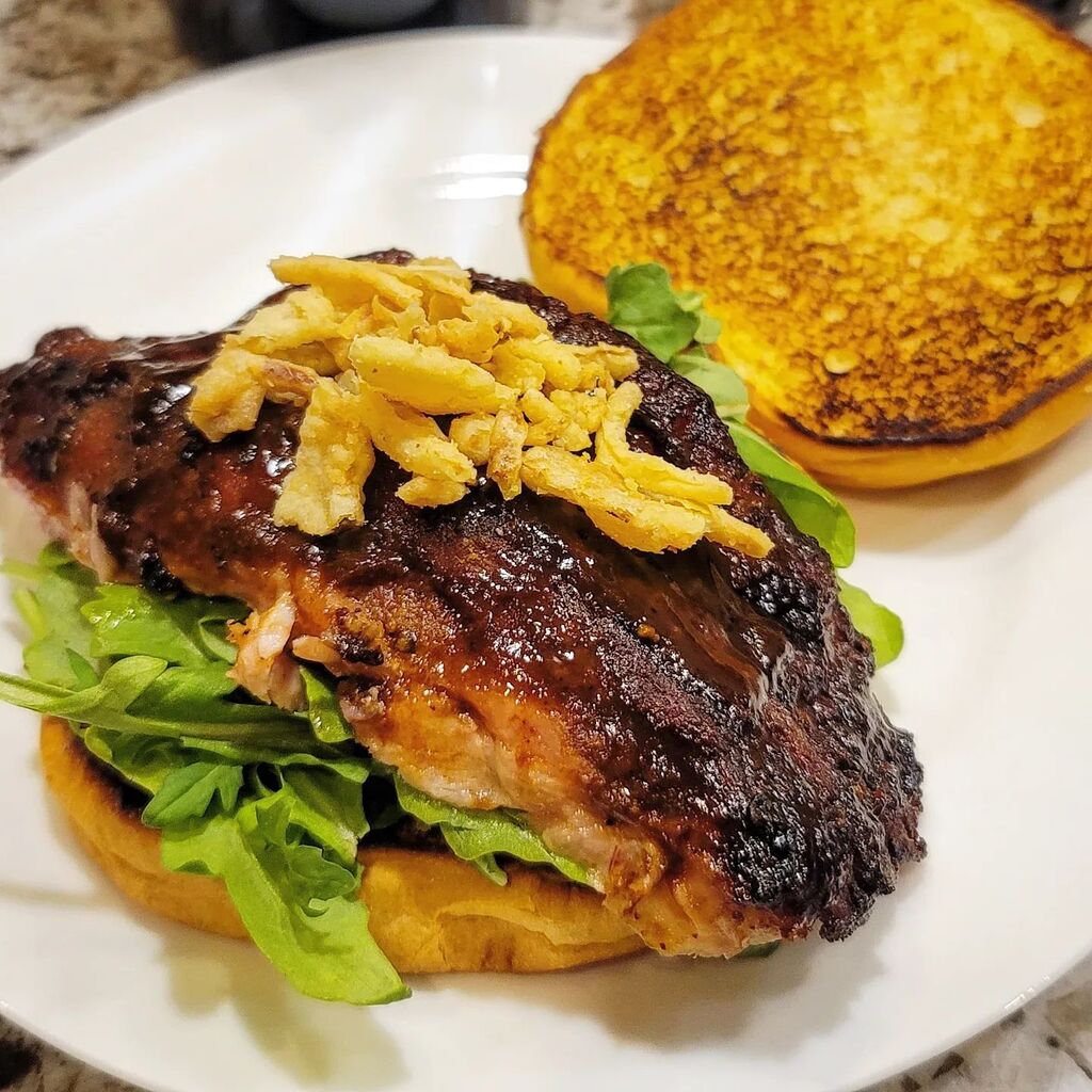 lokyee's tweet photo. Meh, #leftovers 
.
.
.
#boneless #bbqribs with #crispyonions and #arugula on toasted #briochebun
.
.
.
.
.
#是日晚餐 #小芬特製 #smokedribs #babybackribs #stickyfingers #stickyribs #leftoversfordays #summereats #burgersofinstagram #bonelessribs #readyinaj… https://t.co/1PvsMGfNXE https://t.co/LpLtADPGBO