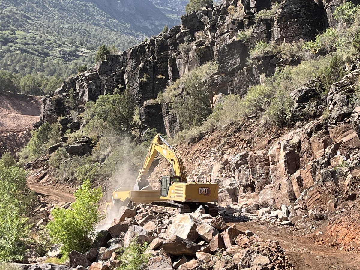 Shoutout to our survey and construction team for these great pictures of the progress made on the Ash Creek Pipeline Alignment Prep! It's amazing what technology helps us accomplish.
.
.
#WWClyde #ClydeCompanies
