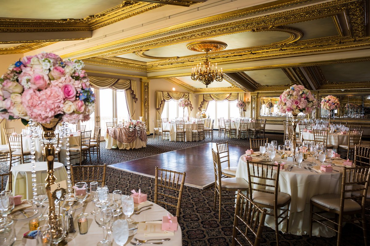 TrumpGolfLA's tweet photo. Event and wedding season continues! Weddings, engagement parties, birthdays, corporate events, upcoming holiday parties and more! Our multifaceted venue is perfect for any event. Click the link in our bio to learn more!
#trumpgolf #trumpla #trumpevents #trumpweddings #weddings https://t.co/rub2icfnmI