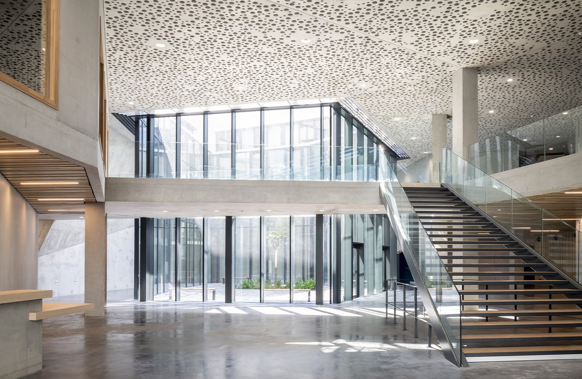 Cim_Beton's tweet photo. ⛱️🍦 Cet été, prendre le temps, 📱 (re)lire nos articles les plus consultés en 2022. Le n°11, l"Université du cinéma, le campus Georges Méliès", avec sa dalle #acoustique en #BFUP ➡️ https://t.co/ht7ccOpRjq
@EqiomGroupeCRH @HDCement_France @LafargeFrance @GroupeVicat https://t.co/hU3W8F56xr