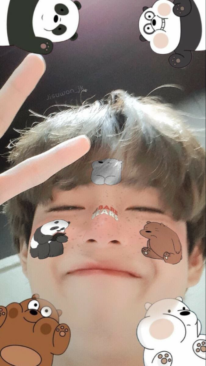 TaehyungStrawb's tweet photo. The difference between taetae and Kim Tae-Hyung https://t.co/go6YOjA2nH