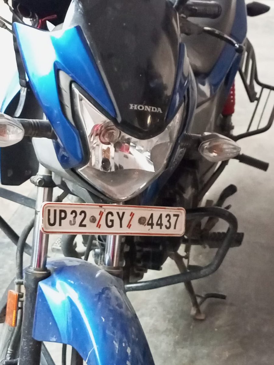 Utkarshdvdi's tweet photo. I recieved challan for my bike ( two wheeler) whose no is -: UP 32 GY 4437 but the image shown in challan is of a Car with same number.
Is  someone using car with same number of my bike ?
Kindly Help.
@nitin_gadkari @uptrafficpolice @uptransportdept @Uppolice 
@dayashankar4bjp https://t.co/1nfVwyFenP
