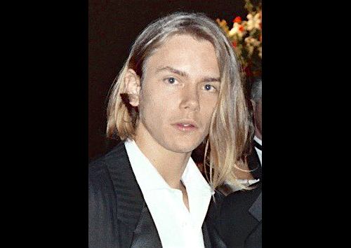 #AVCcalendar Today is the birthday of River Phoenix (1970), a staunch vegan who starred in Stand By Me & other films. His brother Joaquin, in his epic pro-vegan acceptance speech at the 2020 Academy Awards, quoted River's lyric 'Run to the rescue with love and peace will follow.'