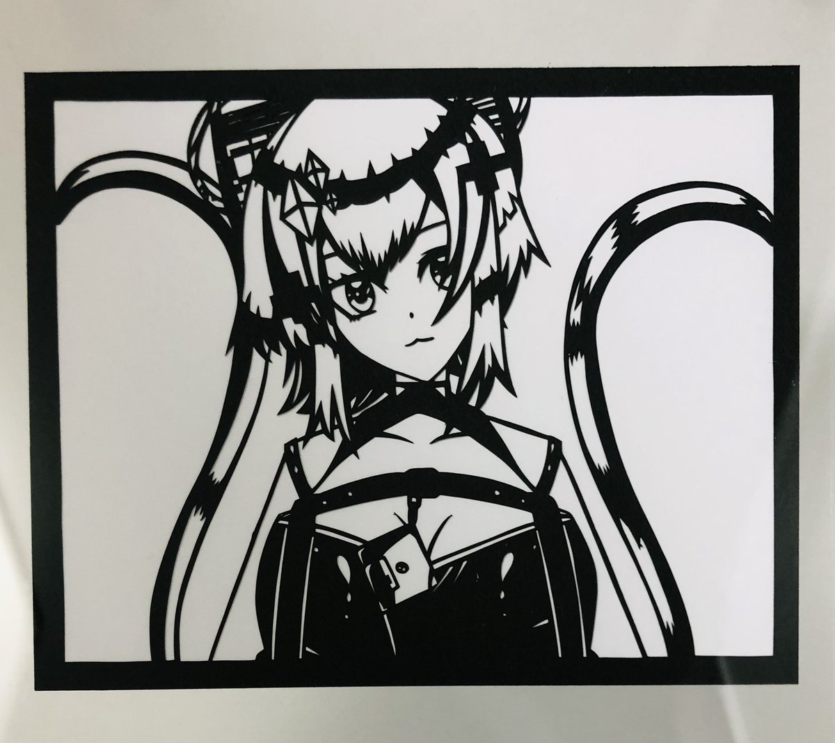 電子ネコの、にゃねこ神のナニカさん。

#にゃねこ神のナニカ
#にゃねこの足跡
#切り絵 