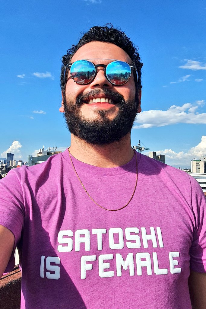 ElianXBT's tweet photo. Satoshi es morra #BTC
Gracias por la playera @scottspiegel_12 @bitbaselhub @NFTMX__ #Bitcoin #Bitbasel #NFTMX #SatoshiisFemale #SatoshiesMorra https://t.co/OewZXSLbUU