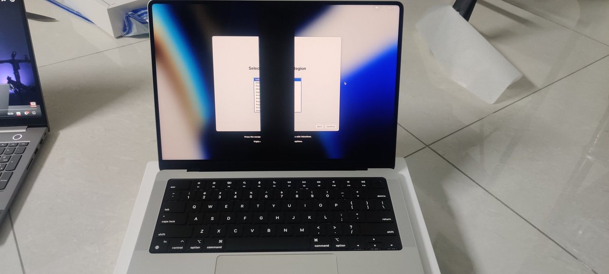 MyInnos's tweet image. Recieved my order today MacBook Pro 14&quot; which I was bought it from official website. 

And It&apos;s a defective item, this is how @Apple sending costly product to customers? 🙄 fully disappointed ☹️

@AppleSupport