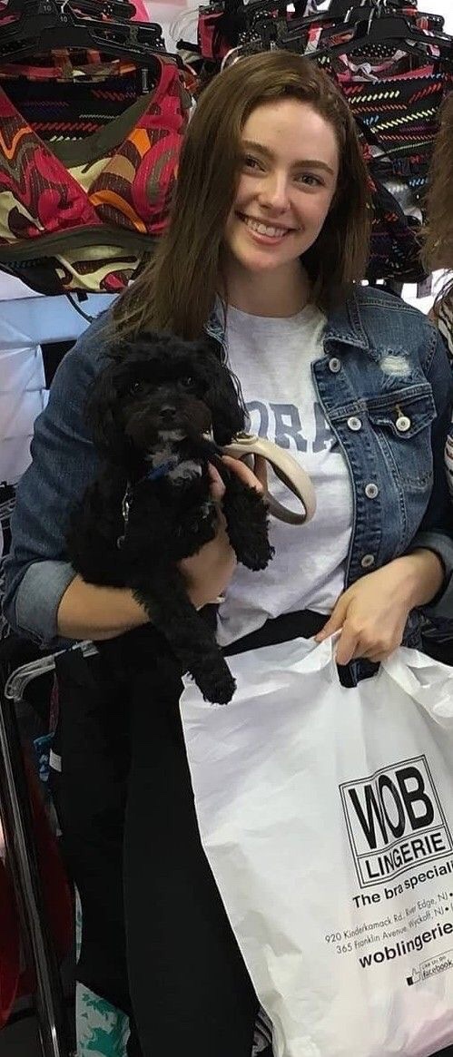 daylyciathinker's tweet photo. Danielle with dogs 🥺 https://t.co/yTmf1arOUR