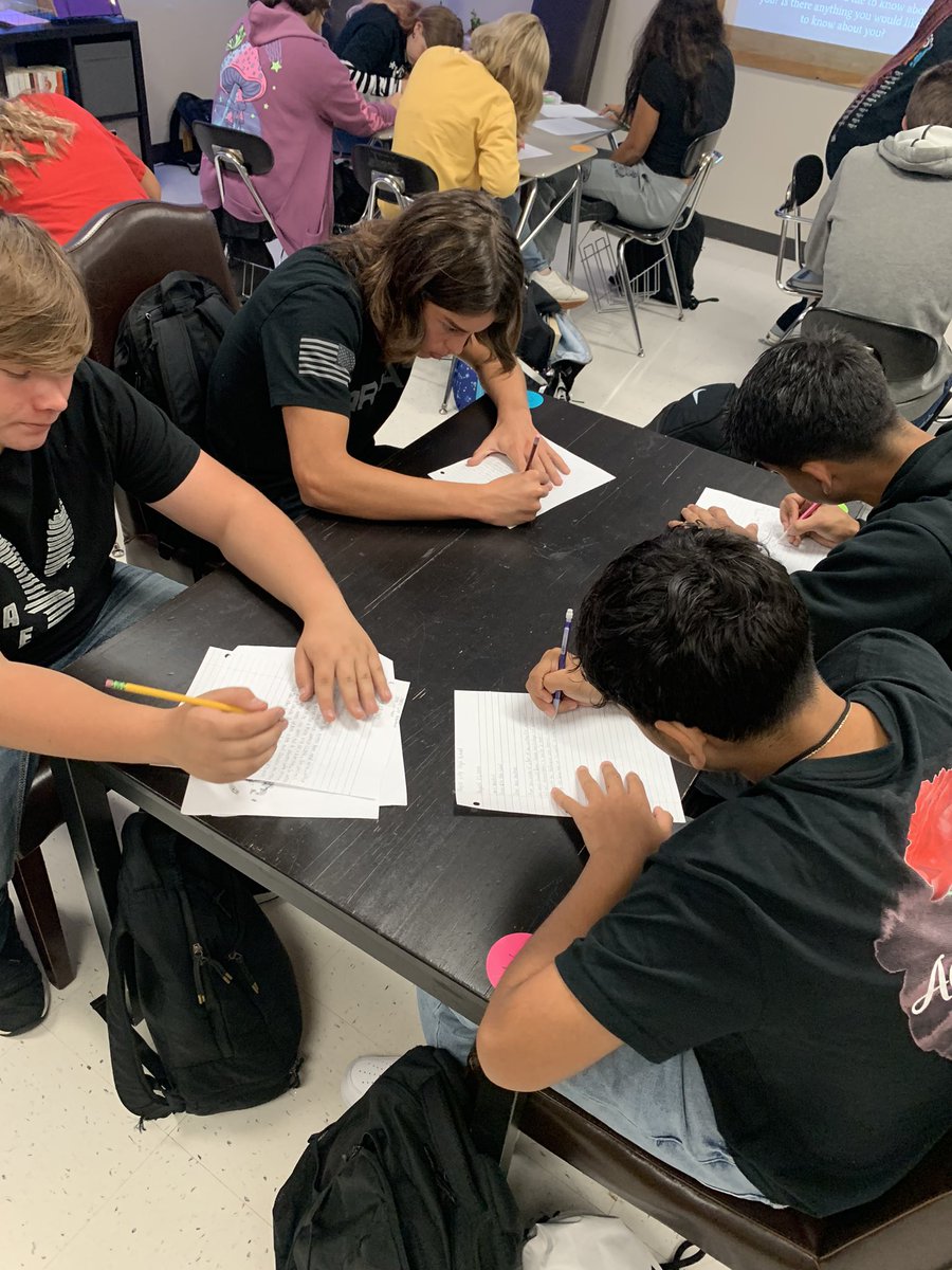 They’re here!  They’re talking!  They’re writing a letter!  It’s going to be a great year <a href="/RoyseCityHS/">Royse City HS</a>! <a href="/NicoleM64809501/">Nicole Masters</a> is rockin’ it! #rcisdjoy #teamRCHS #Letsgrowtogether #GoogleEC