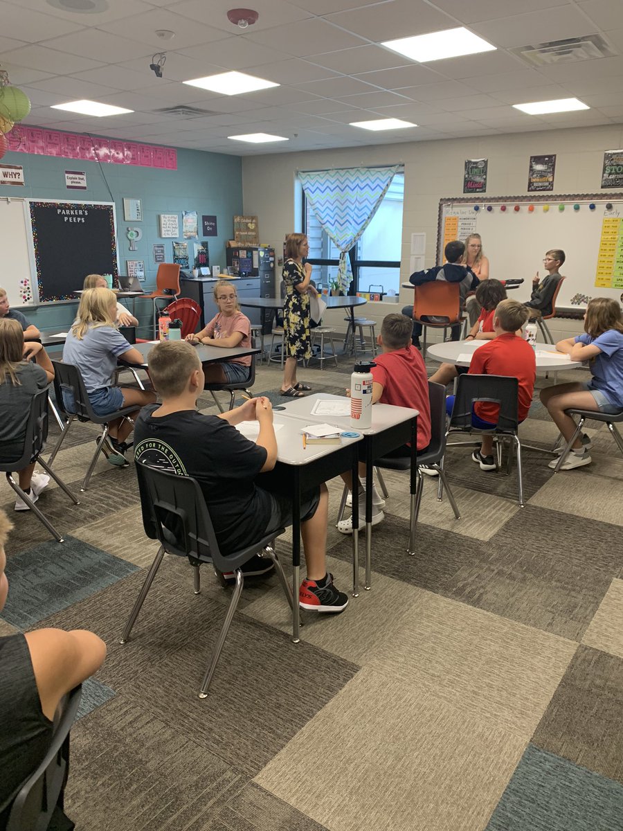 DeSoto_School's tweet photo. And We’re Off! https://t.co/lcjDZjRi83