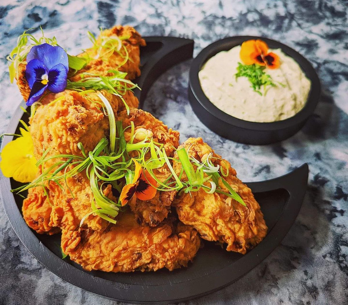 AsiaBMei's tweet photo. Simply the best. 🍗❤️🔥😁 Chef Asia's many-times award winning #BestInBoston Buttermilk Fried Chicken Wings... Served with poblano ranch dressing 😋

#iykyk #Moonshine152 #wings #Bestof #Boston #Southie #chefAsiaMei #cheflife #friedchicken #goodeats https://t.co/ahF1HEYIpd