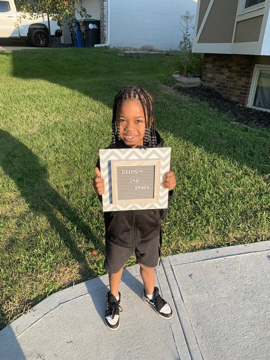 callmejuele's tweet image. My first born 😩📚😍 #2ndGrader 😬