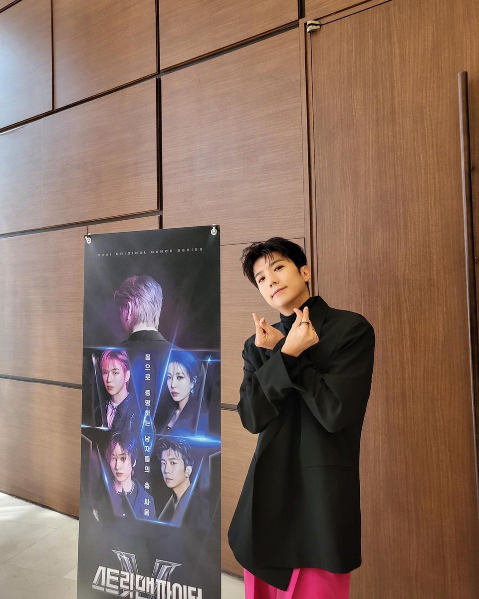 2pmalways's tweet photo. [2PM IG]
Judge Wooyoung who puts 430% sincerity in dance and The Street Man Fighter!!

#Tonight #1020PM #StreeFighter
#FirstBroadcast📺 #PleaseLookForward #PleaseStayTune💙
https://t.co/Mec8C5N94E https://t.co/Yg5Lf08vah