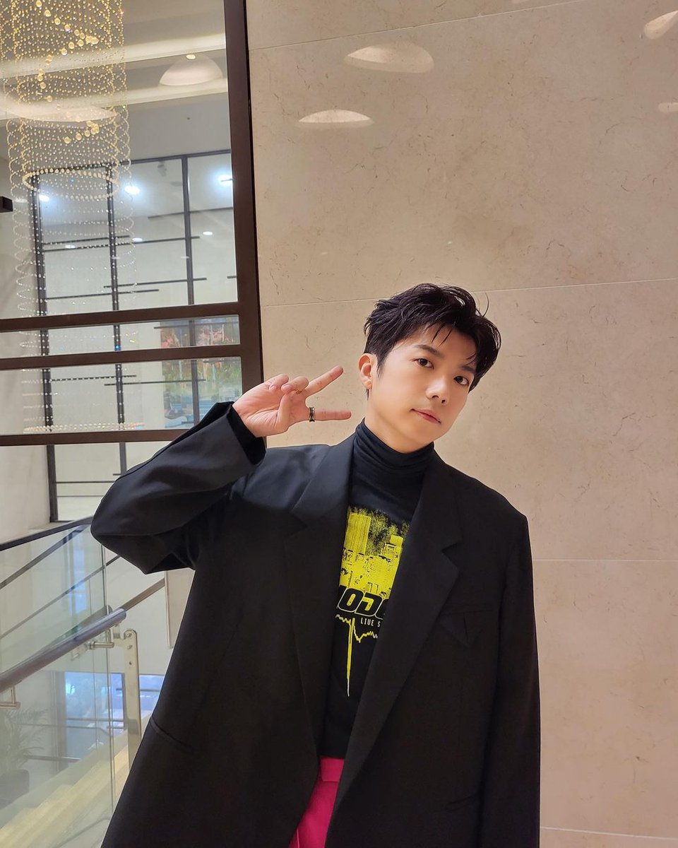 2pmalways's tweet photo. [2PM IG]
Judge Wooyoung who puts 430% sincerity in dance and The Street Man Fighter!!

#Tonight #1020PM #StreeFighter
#FirstBroadcast📺 #PleaseLookForward #PleaseStayTune💙
https://t.co/Mec8C5N94E https://t.co/Yg5Lf08vah