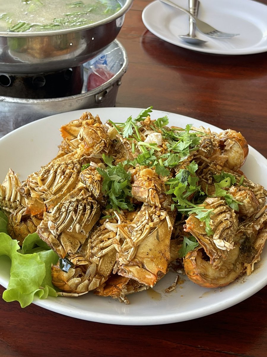 maideemaireview's tweet photo. รีวิว 💫
ร้านอาหารศรีนวลซีฟู้ด บ้านอำเภอ พัทยา
อาหารออกเร็ว บรรยากาศดีเลยนั่งชิวๆมองวิวทะเล มีเรือประมงคอยเอาอาหารสดมาส่ง เพราะทางร้านมีบ่อเลี้ยงแบบเป็นๆให้เลือกชั่งกิโลทำอาหารได้เลย ราคาอาหารสมเหตุสมผลกับคุณภาพ ที่สำคัญรสชาติดี 🦑🦐🦞🦀  #อร่อยบอกต่อ #อร่อยไปแดก #พัทยา #pattaya https://t.co/IDDnv7EsgF