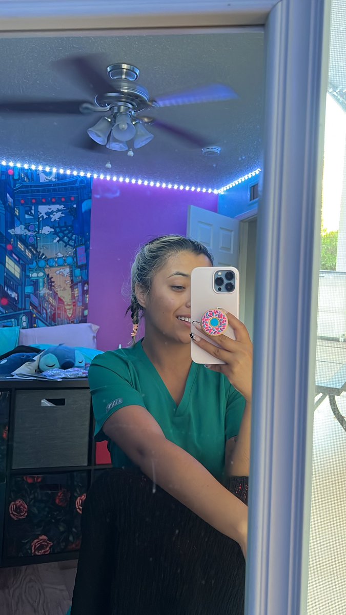 theemoangel69's tweet photo. Good morning babe don’t forget to tip your #nurse 💋🖤 https://t.co/QOXbKSaAF4