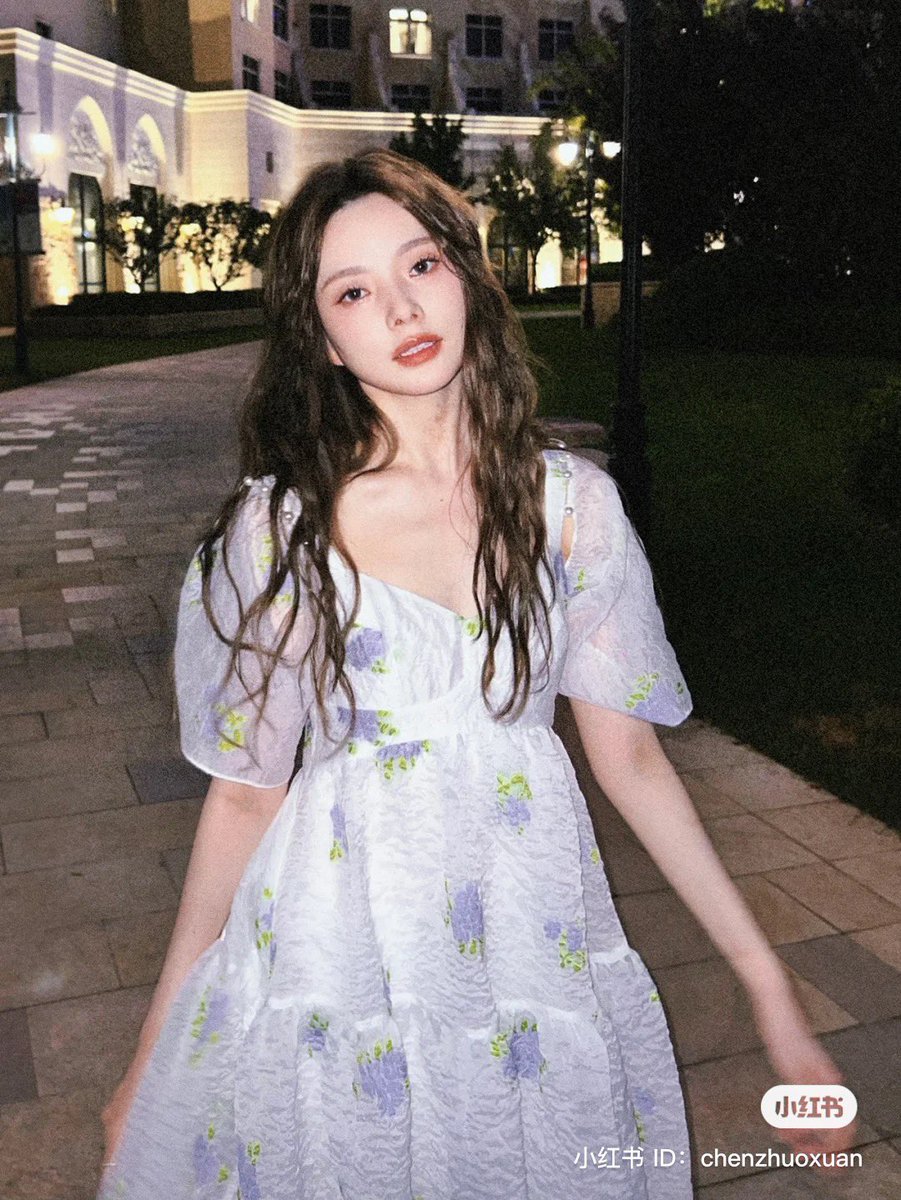 TheXuanNews's tweet photo. 220823 – Chen Zhuoxuan RED Update 

‘💟’

#陈卓璇 #ChenZhuoxuan https://t.co/a7NXgWXRsv