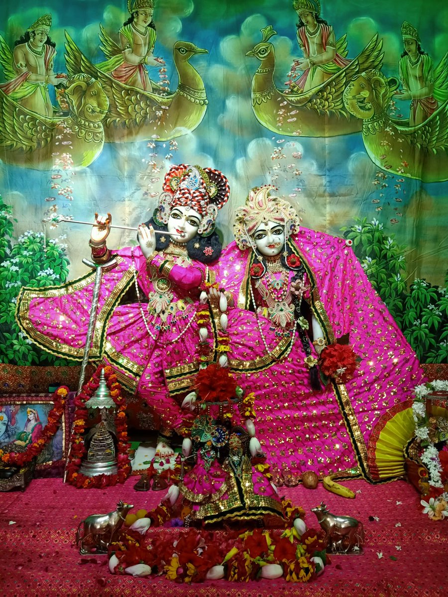 VkDhakad2's tweet photo. 23/08/2022 आज ठा. श्री #प्रियाकान्त जू भगवान के #श्रृंगार #दर्शन प्रियाकान्त जू मंदिर #वृन्दावन 

 राधे राधे बोलना पड़ेगा 

#DnThakurJi #vssct #vsscm  #VssctOnline #thakurji #priyakant_ju #vrindavan #Darshan
#PriyakantJuMandirVrindavan
#प्रियाकांत_जु_मन्दिर_वृन्दावन https://t.co/483iRPpfbD