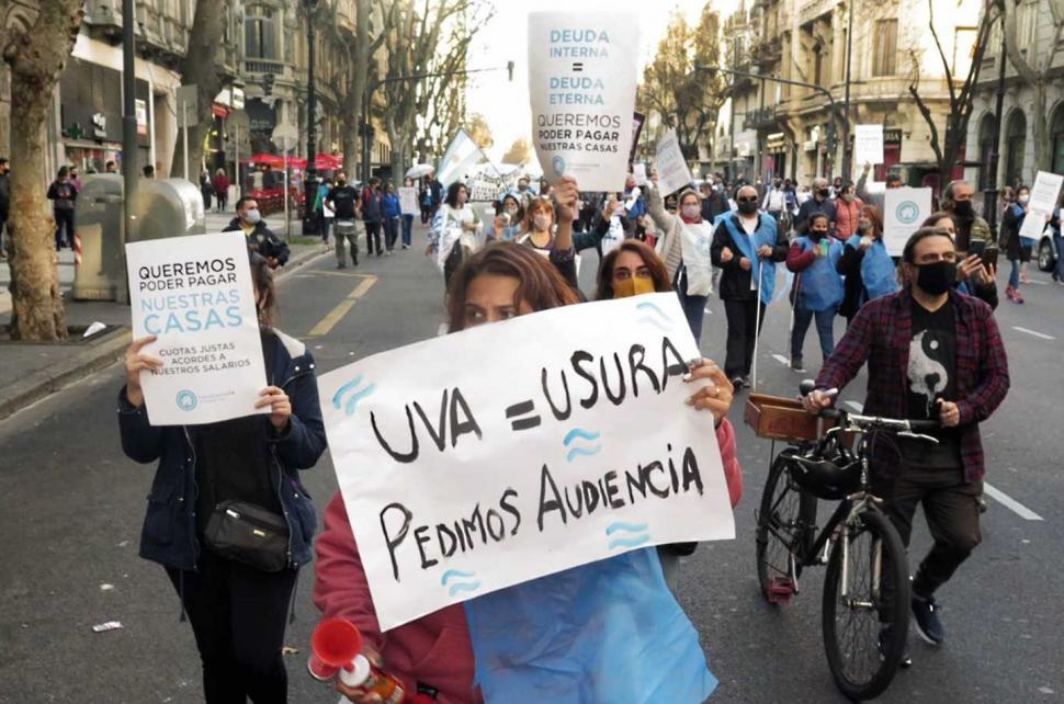 Infconstruccion's tweet photo. 🔴 Créditos hipotecados UVA: Damnificados marchan al Banco Central en búsqueda de una solución

 Toda la info ▶️ https://t.co/9YG6Oly3VU https://t.co/uLuefVrZtk