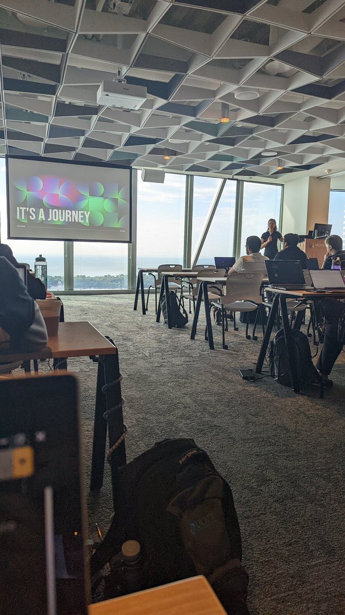 mspaperless's tweet photo. Game on! Excited for Day 2 on the Road to Unreal. A journey into the world of Interactive 3D and Unreal Engine #FCLEDU #UnrealEdu #TwinMotion https://t.co/lAWEdjX9ku