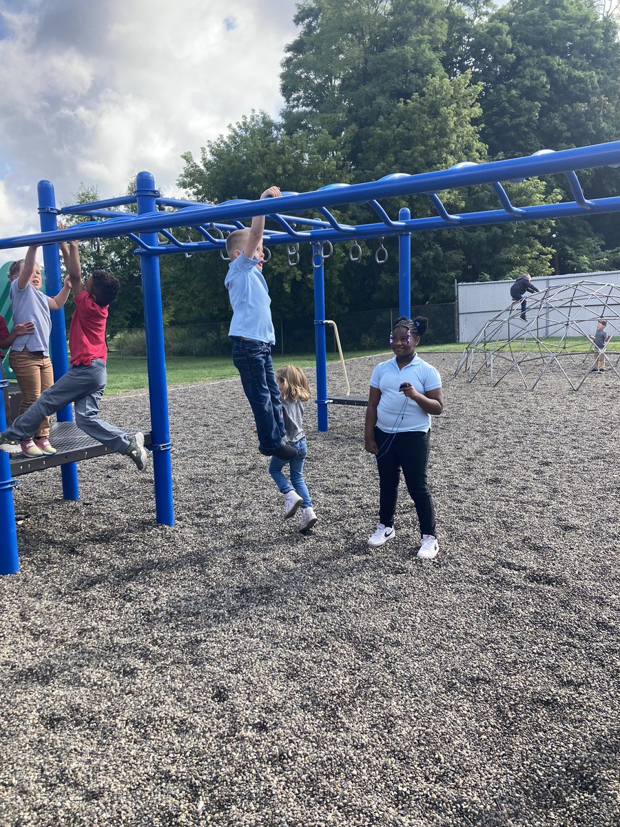 Kindergarteners helping our forth graders with their inquiry question… How long does it take Bio-Med kids to cross the monkey bars? #ourbmsa