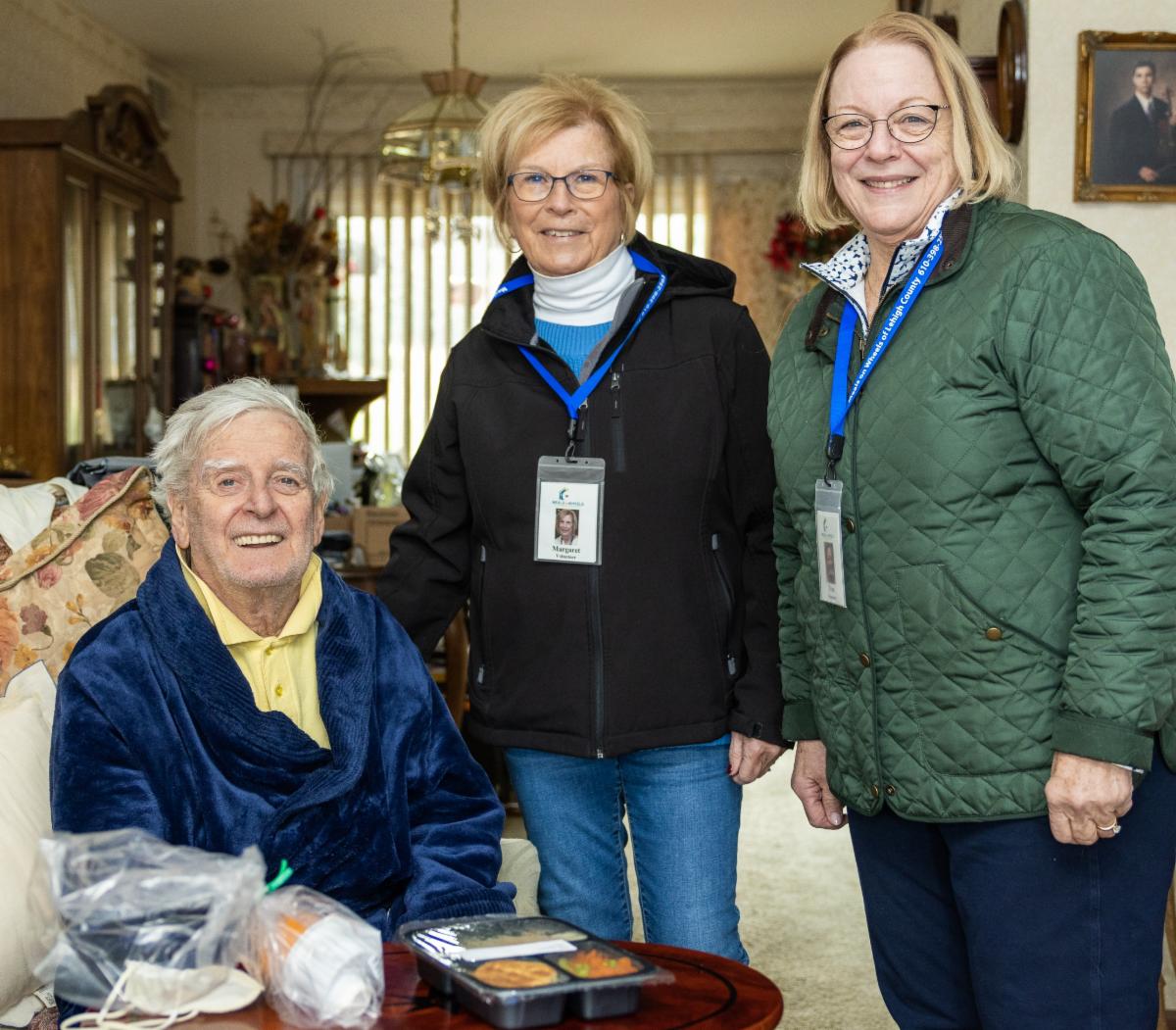 mowglv's tweet photo. "Kindness is one of the greatest gifts you can bestow upon another." - Katharine Hepburn
Meals on Wheels volunteers go above and beyond every day to ensure that our clients receive their meals. Our volunteers truly are the heart of our mission. #dogood #volunteer https://t.co/yGDhKbcw2x