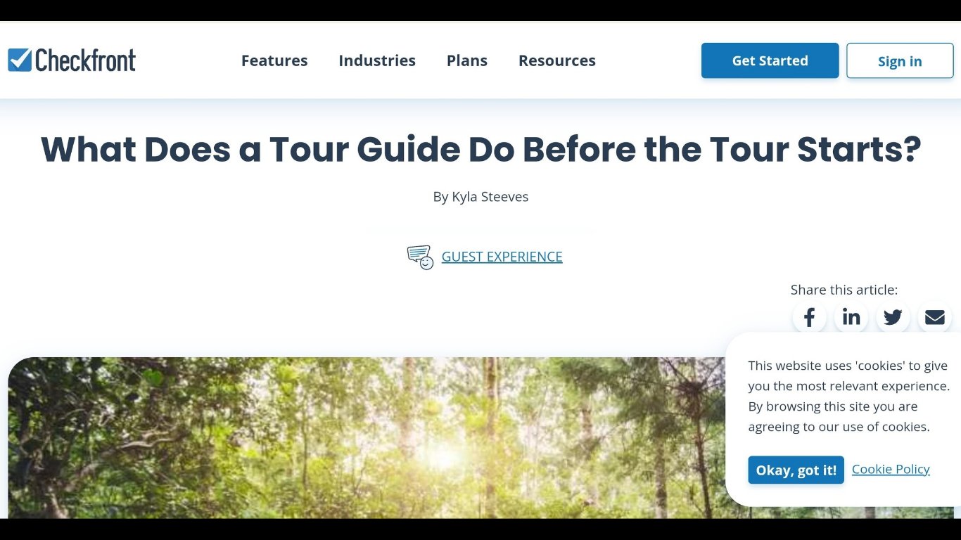 Website: What does a tour guid do before the tour starts?