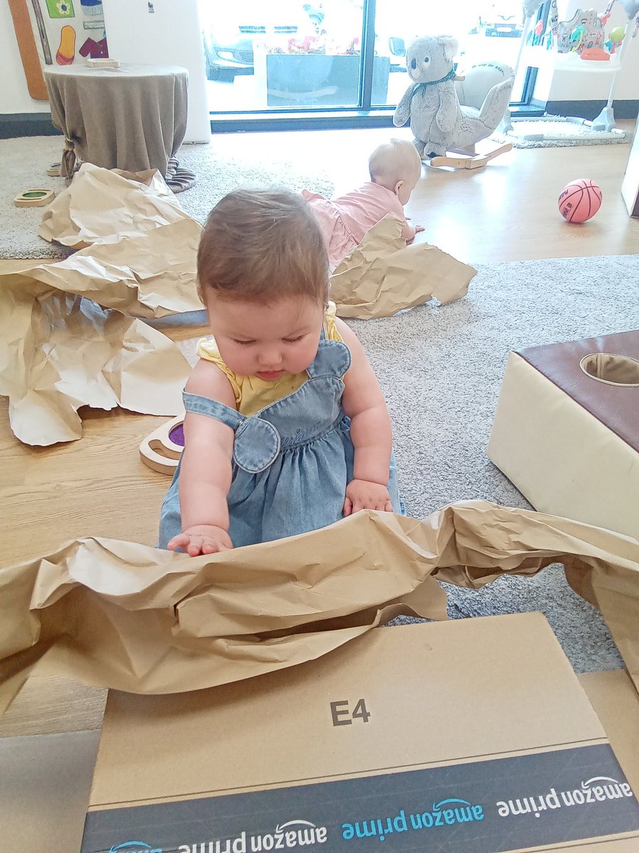 AshbridgeMaxy's tweet photo. Building towers with cardboard boxes and exploring scrunchy paper in Snowdrops #Construction #Exploringtextures https://t.co/tGpjAgbdmR