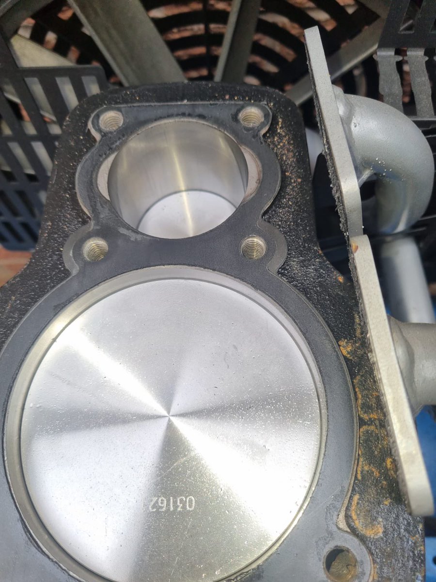 compressorsltd's tweet photo. Whilst not often, sometimes machines will break under warranty. Like this piston compressor, fault reported at 9:00 am, motor repair shop back up and running by 1:00 pm. All free of charge, covered by warranty on parts AND labour😎 https://t.co/o2pItzPEhh