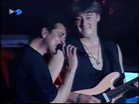 jonepal19's tweet photo. Esta misma madrugada, fallecía el gran Erik de Wit. Un guitarrista excepcional de las primeras giras de #ManoloGarcía; desde 1998 a 2005.
Un gran músico. Ha participado en la mítica canción #ASanFernando, entre otras...
Hasta siempre Erik! 🎸🤟
@manologarciacia https://t.co/8kKjlHlcuQ