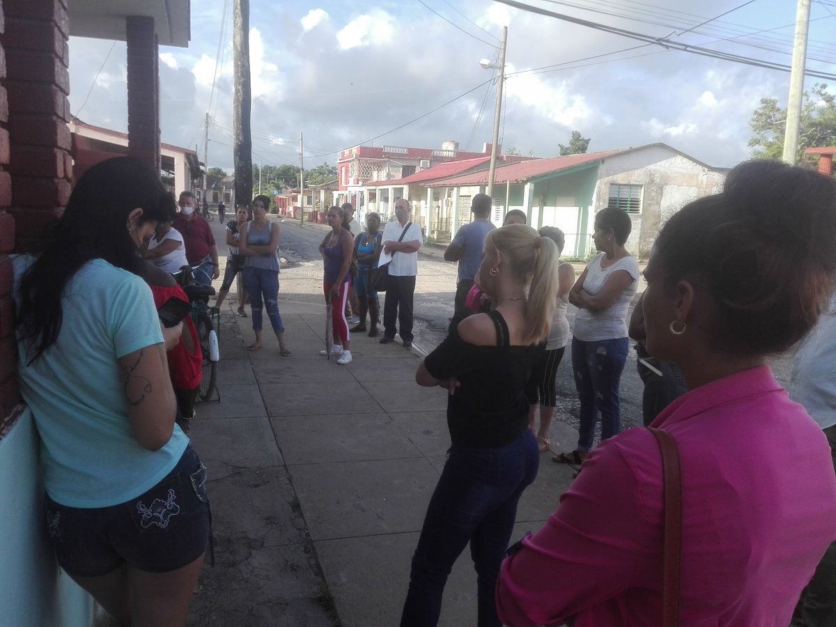 AngelFCalle's tweet photo. #RadioArtemisa Matutino especial en el Consejo de la Administración de #Candelaria donde se resaltó la labor de la Radio Cubana en estos 100 años y se reconoció nuestra labor en el medio. También se hizo mención al aniversario 62 de la FMC. #radiocubana100 #CubaViveYTrabaja https://t.co/fLGp68itGH