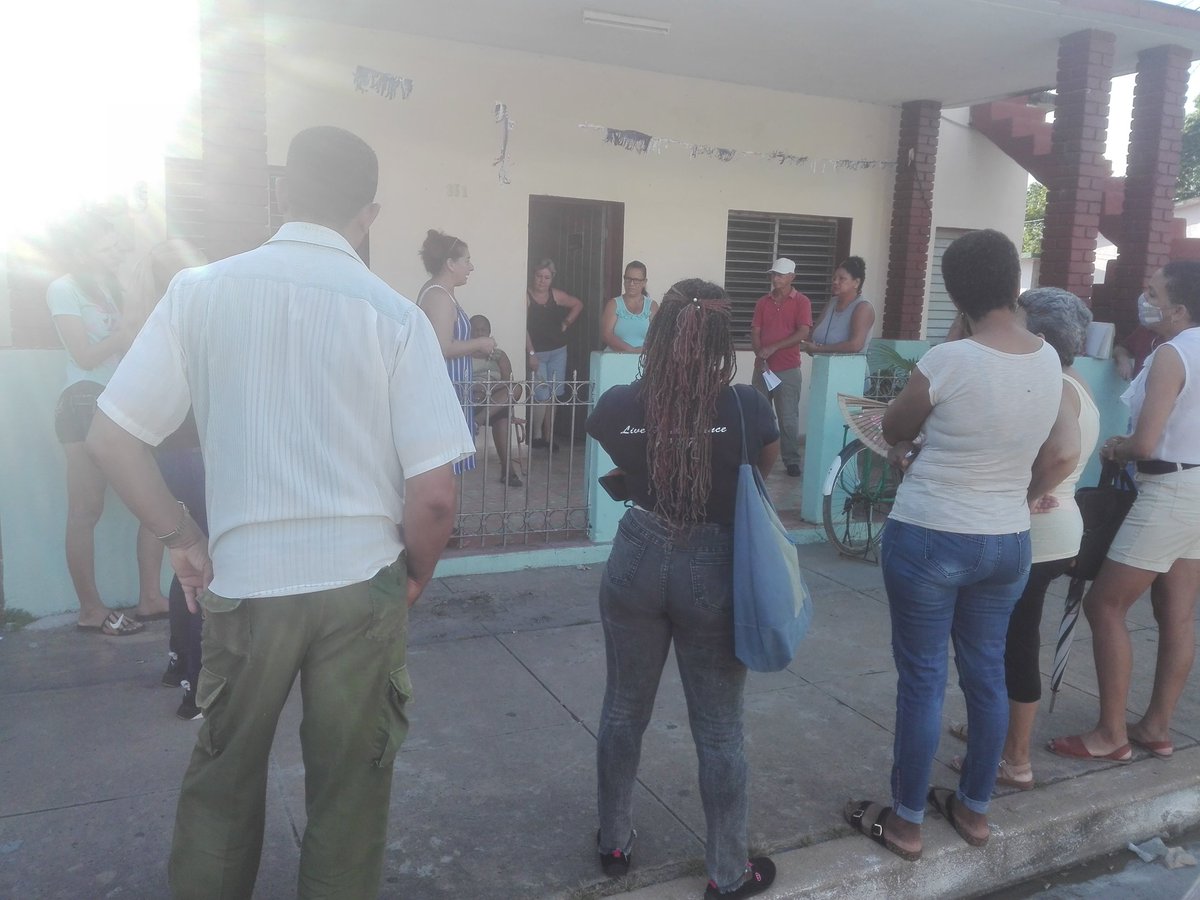 AngelFCalle's tweet photo. #RadioArtemisa Matutino especial en el Consejo de la Administración de #Candelaria donde se resaltó la labor de la Radio Cubana en estos 100 años y se reconoció nuestra labor en el medio. También se hizo mención al aniversario 62 de la FMC. #radiocubana100 #CubaViveYTrabaja https://t.co/fLGp68itGH