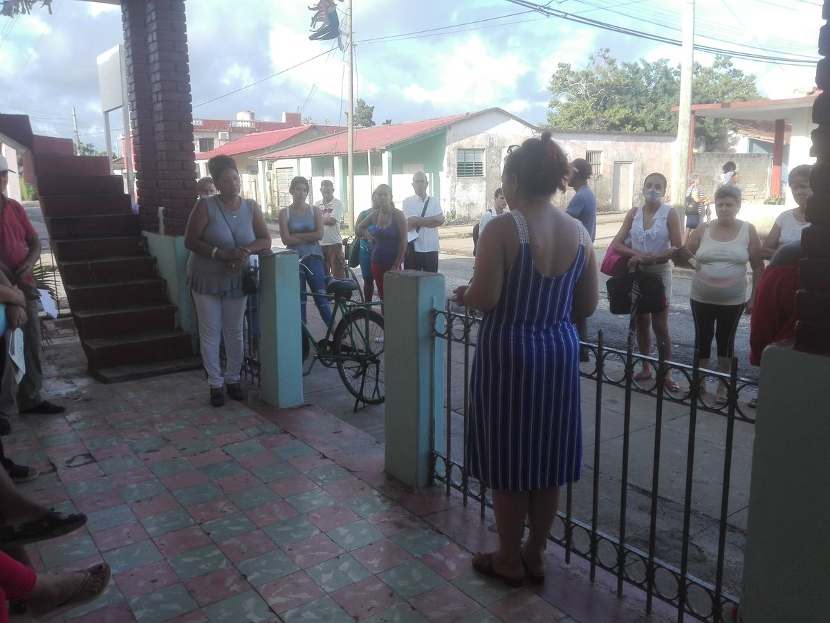 AngelFCalle's tweet photo. #RadioArtemisa Matutino especial en el Consejo de la Administración de #Candelaria donde se resaltó la labor de la Radio Cubana en estos 100 años y se reconoció nuestra labor en el medio. También se hizo mención al aniversario 62 de la FMC. #radiocubana100 #CubaViveYTrabaja https://t.co/fLGp68itGH