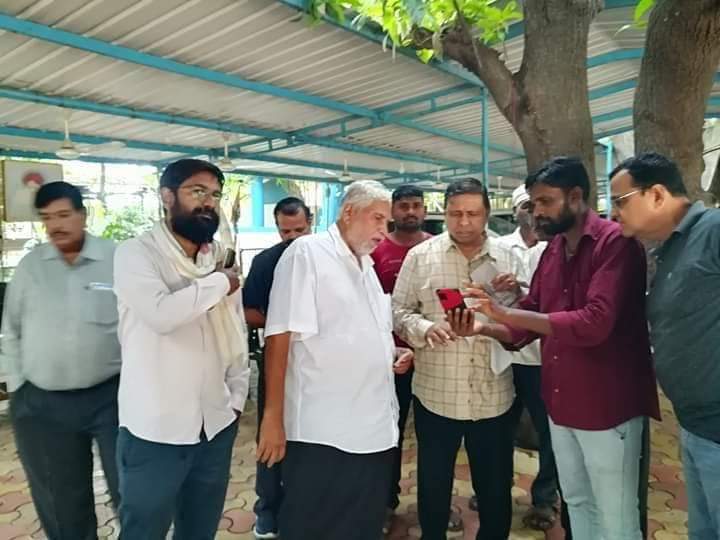 आज बहुजन क्रांति मोर्चा के राष्ट्रीय संयोजक मा. <a href="/WamanCMeshram/">Waman Meshram</a> साहब इन्होंने गुजरात के झगड़िया विधानसभा के विधायक एवं भारतीय ट्रायबल पार्टी के राष्ट्रीय अध्यक्ष मा. छोटूभाई वसावा साहब से मुलाक़ात की और देश में निर्माण हो रही परिस्थिती यों के बारे में चर्चा की।
#वामन_मेश्राम_साहब