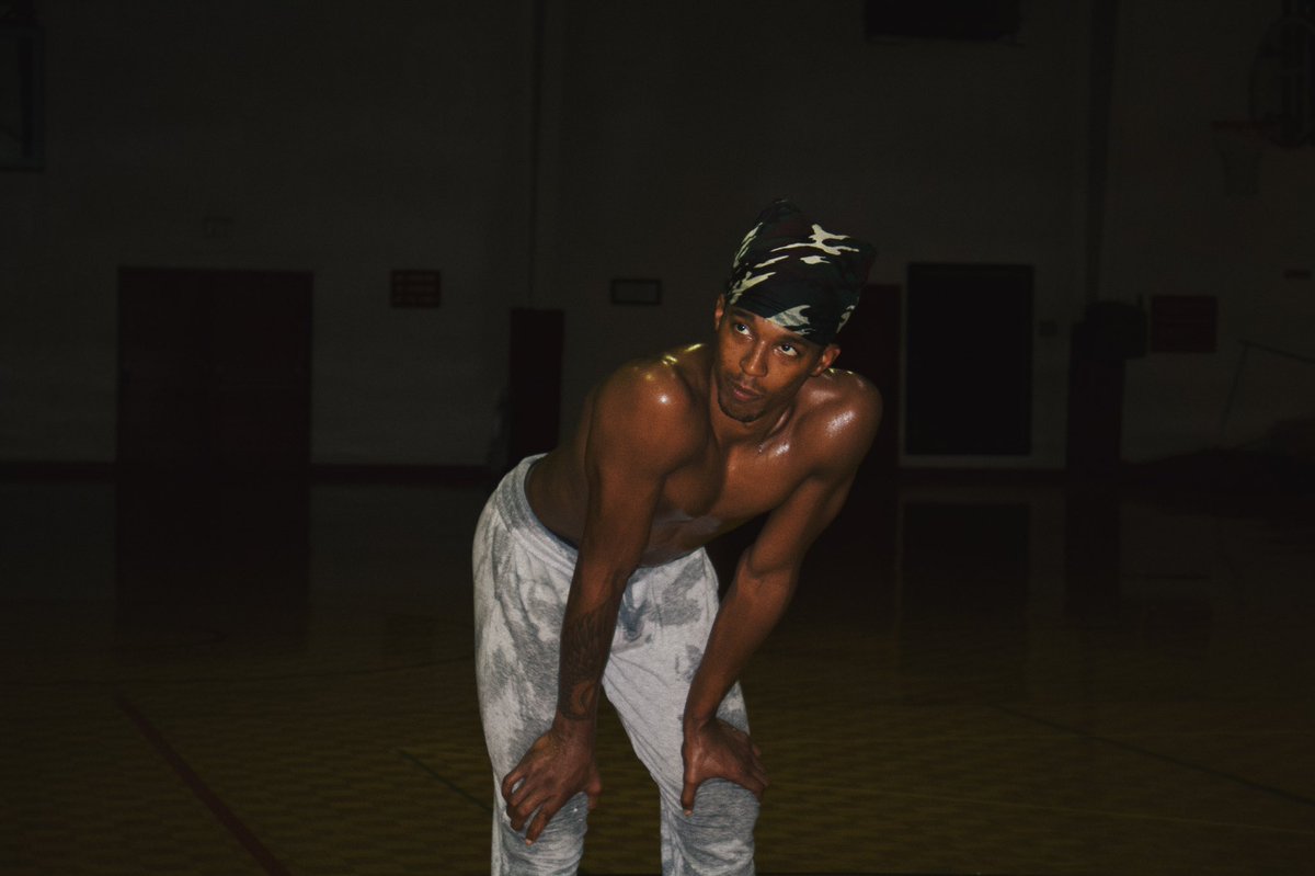Arielle_H10's tweet photo. Didn’t realize I missed my photography anniversary. 2 years in and just getting started. Canon Rebel T5 to Nikon Z6 and somehow I’m always with this dude @jfboogie_ so here’s a couple from my first shoot ever and a couple from one of our shoots a couple months ago 🫶🏾 #ascootjawn https://t.co/twC91otncL