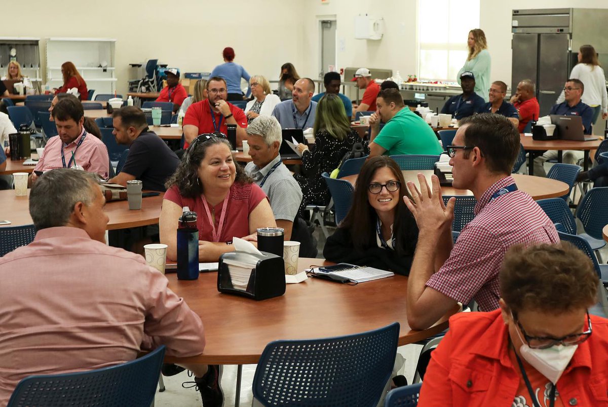 RalphMaurer4's tweet photo. We are having a booming year at Oxbridge and welcomed 15 new faculty members last week. These new teachers bring a wealth of experience, knowledge, and a love of teaching - they fit right into Oxbridge's culture. https://t.co/cqQPHT05Ic