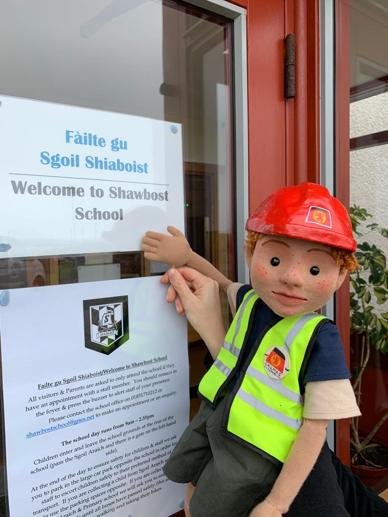 gaidhligtheatre's tweet photo. The Cora team are on tour in the Western Isles! Calum is delighted to be on @CalMacFerries !
See this #Gaelic kids' show at @WILibraries in Stornoway on Saturday! Tickets:
https://t.co/9fwtG1yg4i
Supported by @CreativeScots @bordnagaidhlig &amp; @LeughLeabhar 
Puppets: @NudgePuppets https://t.co/8sgMz22LwR