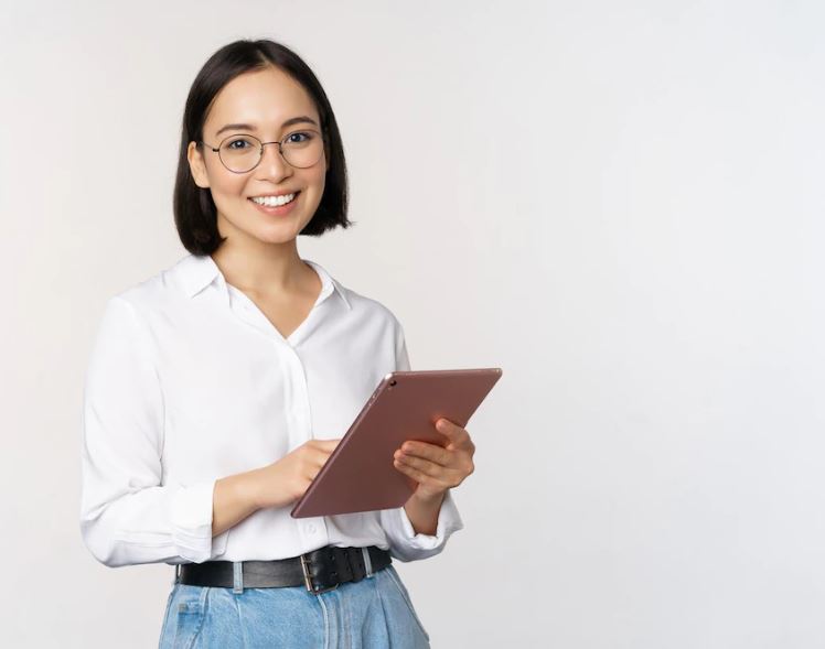 GrupoCrit's tweet photo. ¿Te gusta la moda y quieres trabajar como #dependienta? 
Esta oferta es para ti, buscamos una persona para el sector de la perfumería. #EMPLEO

¿Te gusta la Atención al cliente y asesorar al cliente?
📍#MADRID

¡TRABAJEMOS JUNTOS!

https://t.co/sZJdXelzeY https://t.co/EAlbSjuh3h