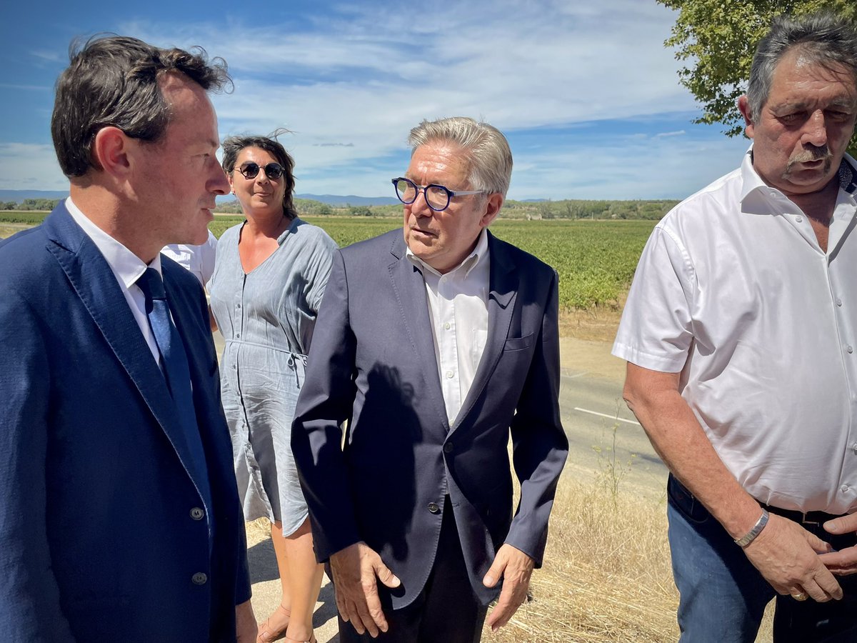 sebastienpla's tweet photo. À Cuxac-d’Aude avec le @smmar_aude, présentation à @ChristopheBechu des travaux réalisés dans le secteur de la Bourgade sur les digues de l’#Aude emportées par les crues de 1999.
Beaucoup d’attentes des élus sur le 3ème Programme d’Actions de Prévention des Inondations. #PAPI3 https://t.co/Fw95MfFuRp