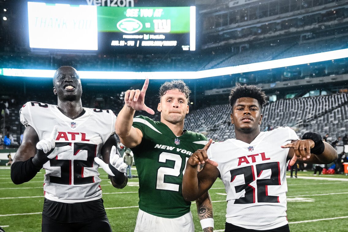 CoachKD__'s tweet photo. DBLOCK 🏴‍☠️ x TAKERZ 🐻🍯 #GoBears #IndyGang https://t.co/rPWohDcf0z