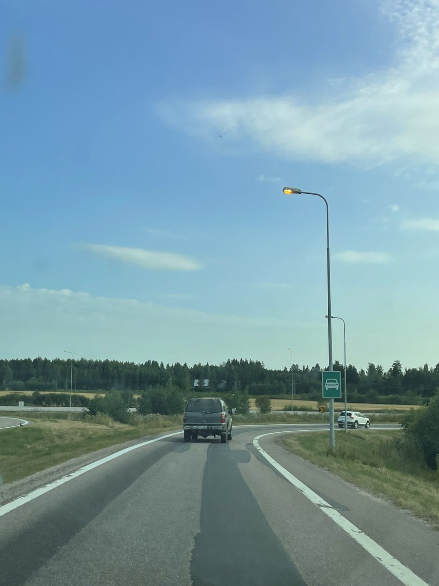saaravto's tweet photo. Tänään on varmaan sähkö erityisen halpaa, kun on valot laitettu päälle päivällä @DestiaOy @LahtiKymp ? 
#nastola https://t.co/NlZRIkleuv