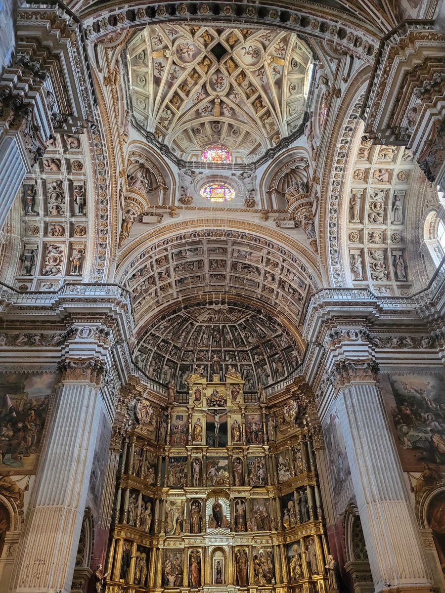 ClaritasGranada's tweet photo. La iglesia del Real Monasterio de San Jerónimo es un lugar increíble😍 una iglesia que mezcla lo sacro y lo profano en una simbiosis perfecta🥰 ¿te gustaría conocer la iglesia con más simbolismo de Granada? Contacta con nosotros

#claritasturismo #claritasgranada #granada https://t.co/1SSyY94fuE