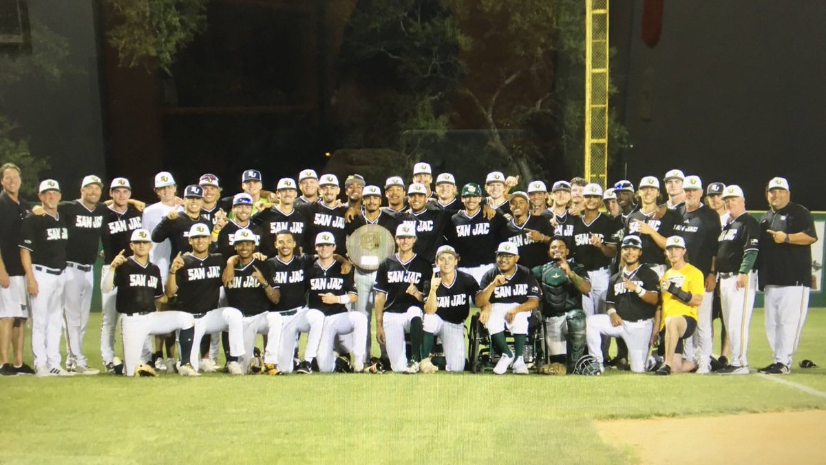 It’s the start of a new year, and new opportunities. I’m going to miss all these players and coaches. Good luck to our returning teammates and Good luck to our incoming Gators. @sanjacgator43 @SJGator_BB <a href="/WoodyWilliams19/">Woody Williams</a> <a href="/Jmkirk17Kirk/">Jimmy Kirk</a> <a href="/CoachWeaver12/">Weaver</a>